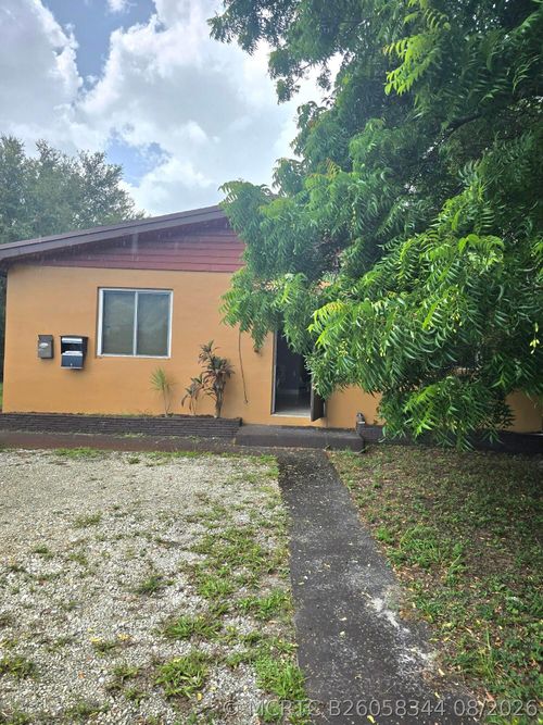 1-front-305 Sw 14th St, Dania Beach, FL, 33004-4240 | Card Image