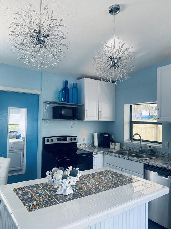 B - 725 S Orlando Ave, Home with 2 bedrooms, 1 bathrooms and null parking in Cocoa Beach FL | Image 12