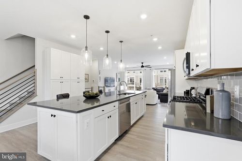 22801 Tawny Pine Sq, BRAMBLETON, VA, 20148-5808 | Card Image