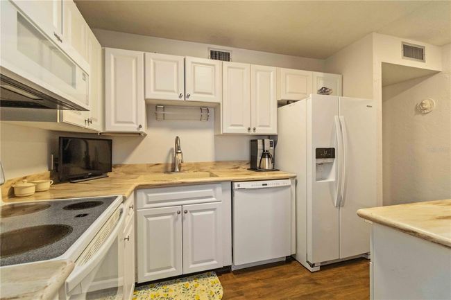 57 - 672 White Pine Tree Rd, Condo with 2 bedrooms, 2 bathrooms and null parking in VENICE FL | Image 10