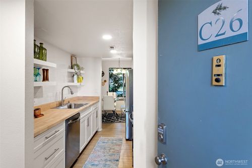 c26-14331 124th Ave Ne, Kirkland, WA, 98034-1460 | Card Image