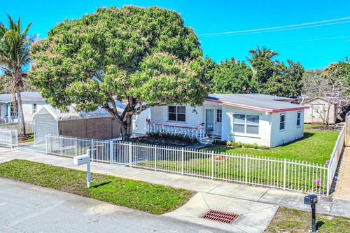 281 Ne 46th St, Deerfield Beach, FL, 33064-3438 | Card Image