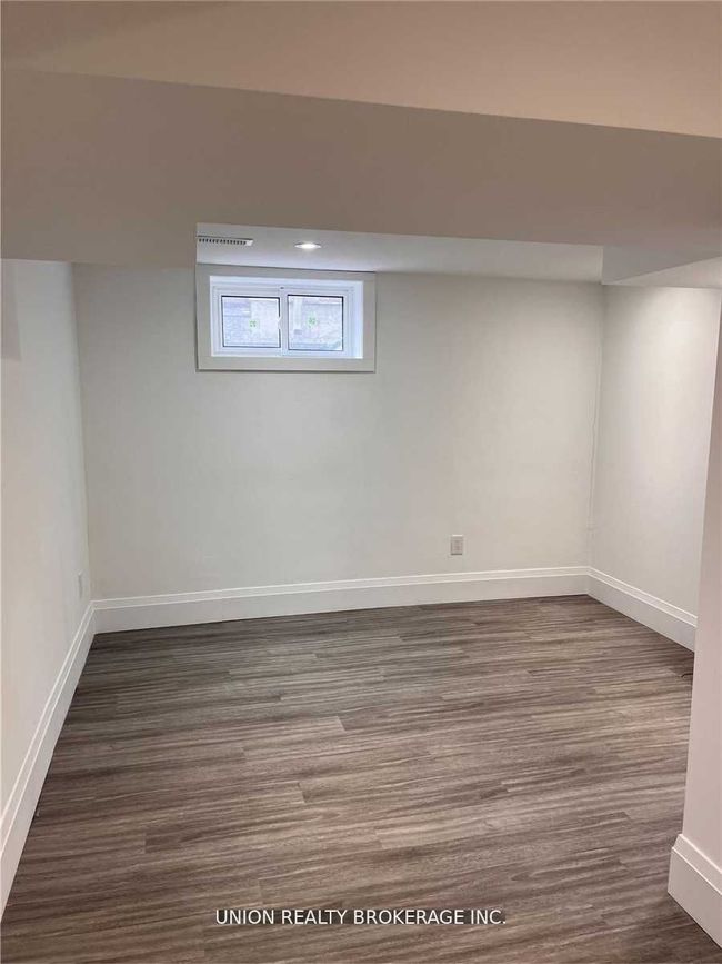 LOWER - 142 Pickering St, House other with 1 bedrooms, 1 bathrooms and null parking in Toronto ON | Image 7