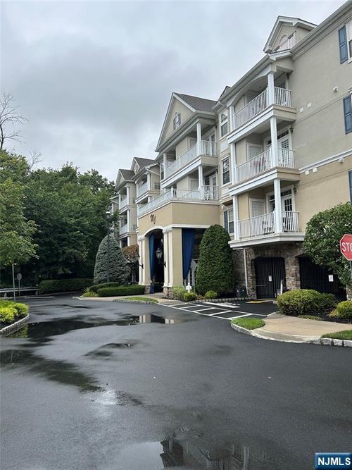 175 Rochelle Ave, Rochelle Park, NJ, 07662-4107 | Card Image