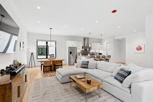 105-2633 Reagan St, Dallas, TX, 75219-3317 | Card Image