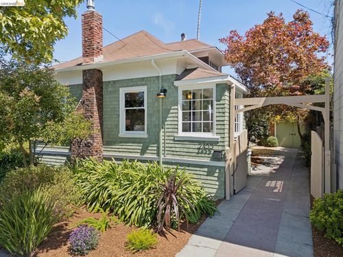 2435 Valley St, Berkeley, CA, 94702-2135 | Card Image