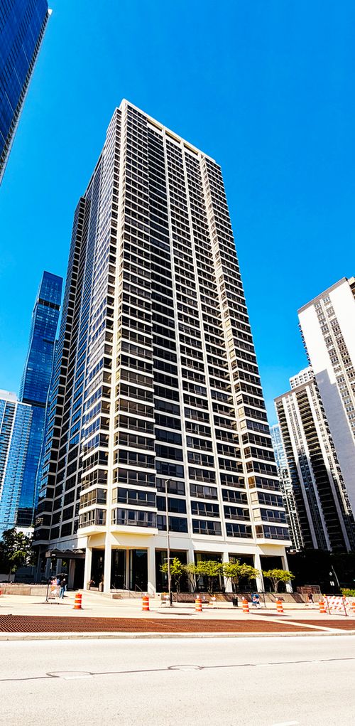 2002-360 E Randolph St, Chicago, IL, 60601-7335 | Card Image