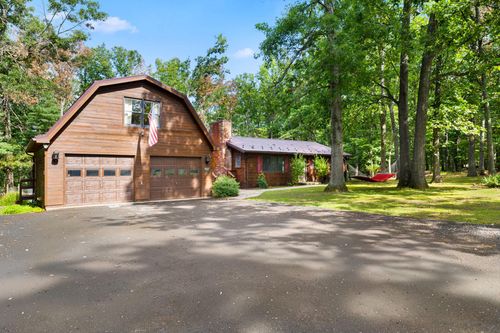 422 Clearfield Dr, BERKELEY SPRINGS, WV, 25411-4867 | Card Image