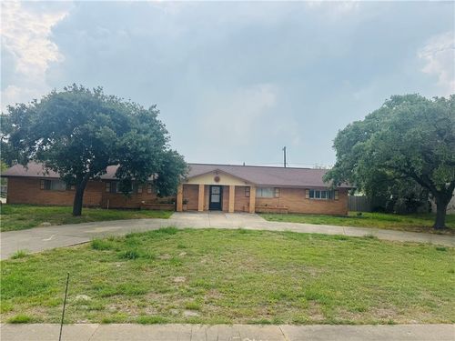 131 N Lamont St, Aransas Pass, TX, 78336-3639 | Card Image