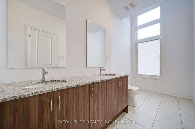 52 Alan Francis Lane, House attached with 3 bedrooms, 4 bathrooms and null parking in Markham ON | Image 27