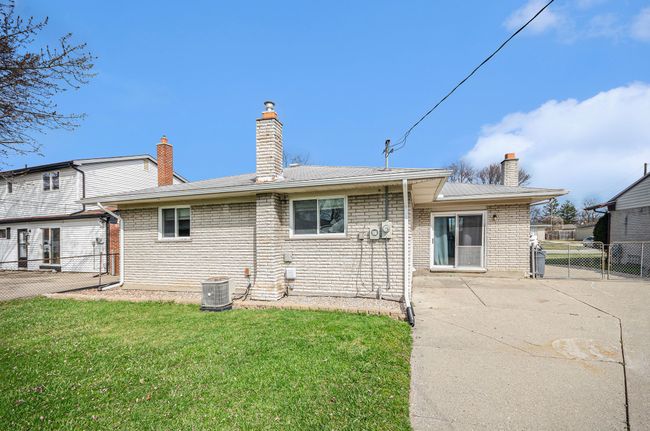 37653 Badger Dr, House other with 3 bedrooms, 2 bathrooms and null parking in Sterling Heights MI | Image 24