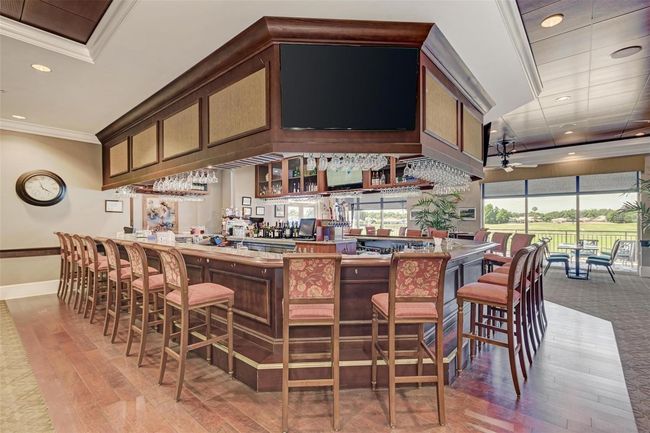 Casual Grill Room bar and dining | Image 61