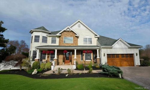 185 W Islip Rd, West Islip, NY, 11795-4537 | Card Image