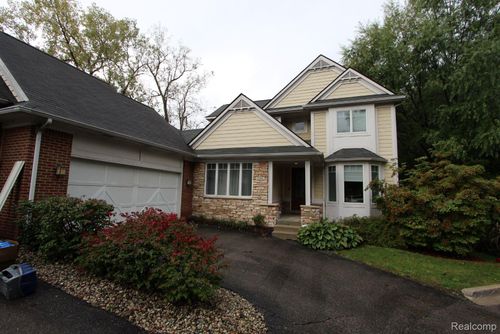 1090 Oakwood Dr, Bloomfield Hills, MI, 48304-1120 | Card Image