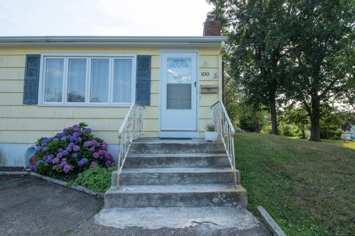 100 S End Rd, New Haven, CT, 06512-4442 | Card Image