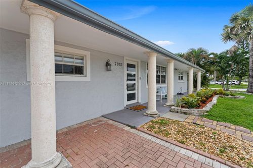 7951 Nw 11th St, Pembroke Pines, FL, 33024-5159 | Card Image