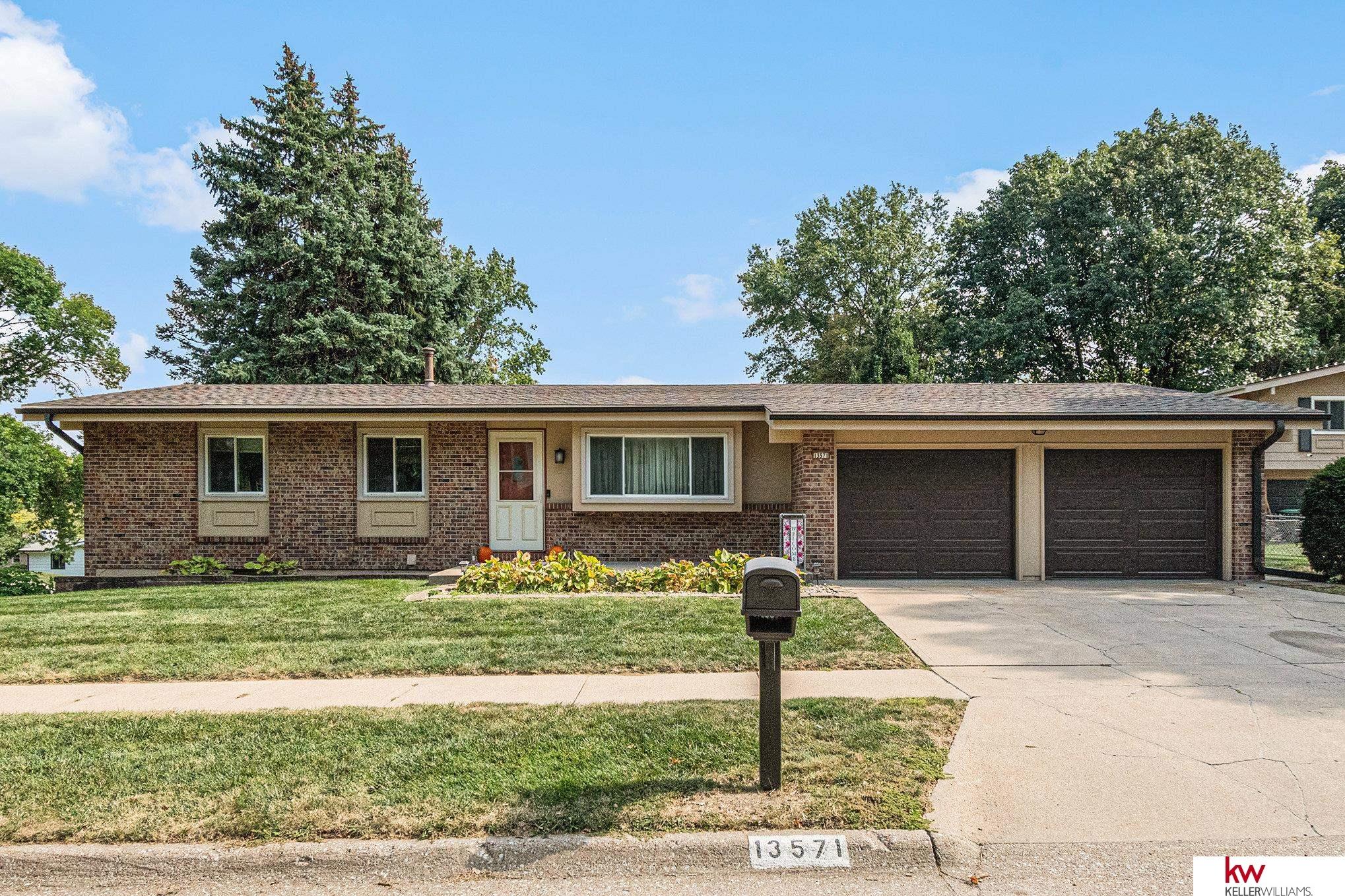 Crawford Cir, Omaha, NE 68144