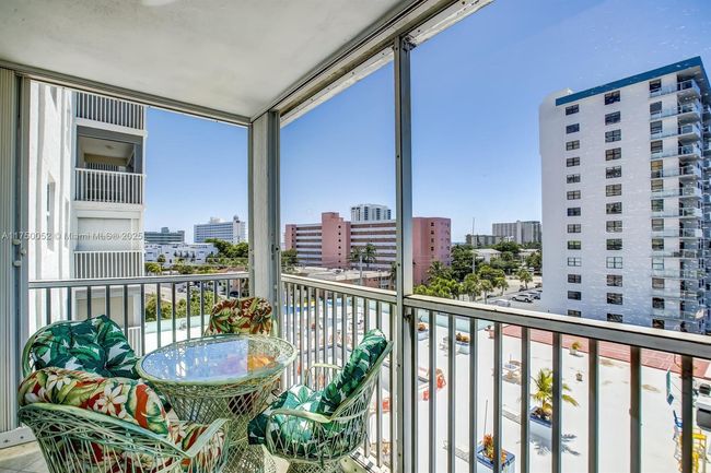 APT-604 - 1505 N Riverside Dr, Condo with 2 bedrooms, 2 bathrooms and null parking in Pompano Beach FL | Image 6
