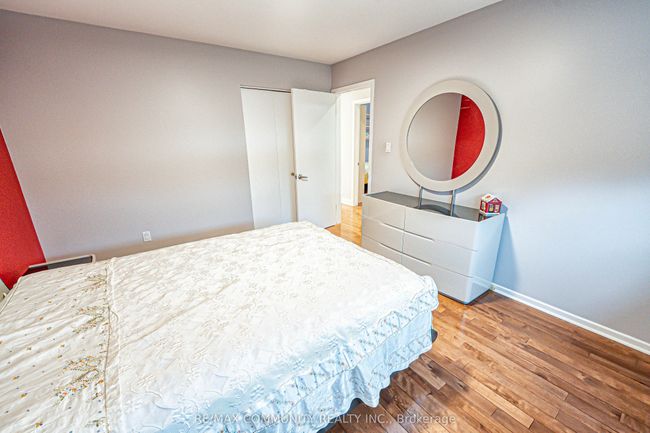 702 Castleguard Cres, House other with 4 bedrooms, 2 bathrooms and 4 parking in Burlington ON | Image 18