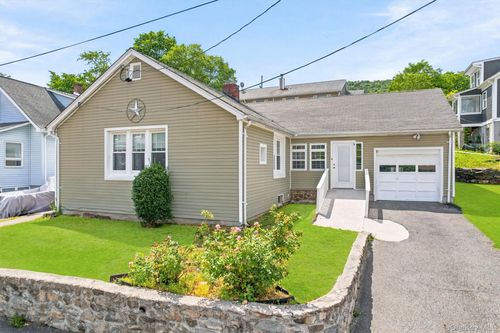9 Hickory St, Highland Fls, NY, 10928-1709 | Card Image