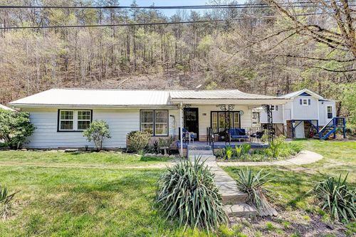 5215 Kanawha Trl, Covington, VA, 24426-7715 | Card Image