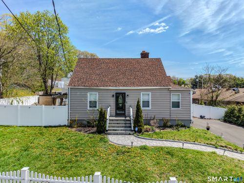 21 Highland Ave, East Haven, CT, 06513-1844 | Card Image