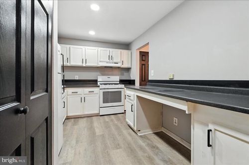 apt-101-7809 Dassett Ct, ANNANDALE, VA, 22003-4812 | Card Image