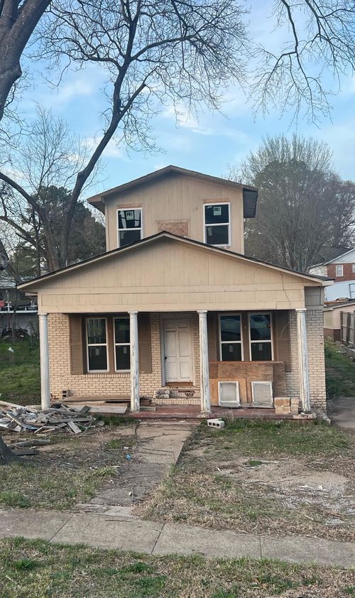 311 W Court Ave, Selmer, TN, 38375-2013 | Card Image