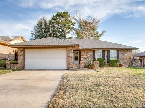 209 Ginger Ln, Euless, TX, 76039-7960 | Card Image