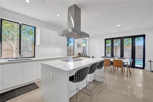 3465 Sw 3rd Ave, Miami, FL, 33145-3913 | Card Image