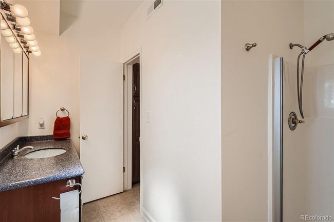 Bathroom Lower | Image 16