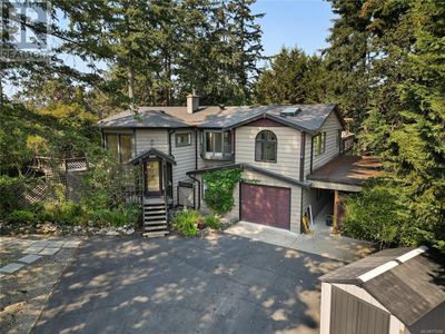 2582 Rainville Rd, House other with 4 bedrooms, 4 bathrooms and 4 parking in Victoria BC | Image 2