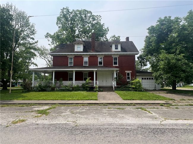 323 N Olive St, House other with 4 bedrooms, 3 bathrooms and null parking in Saint Elmo IL | Image 4