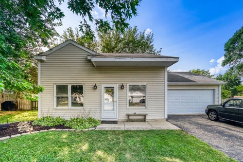 800 Newport Dr, Island Lake, IL, 60042-9559 | Card Image