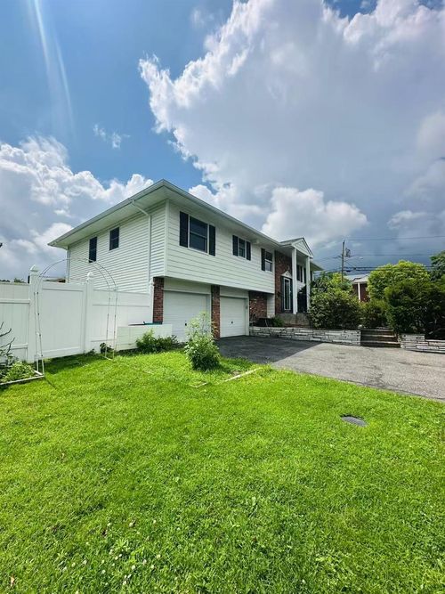 202 Nelson Ct, Syosset, NY, 11791-5408 | Card Image