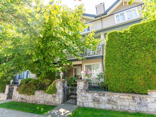 25-230 Tenth St, New Westminster, BC, V3M3X9 | Card Image