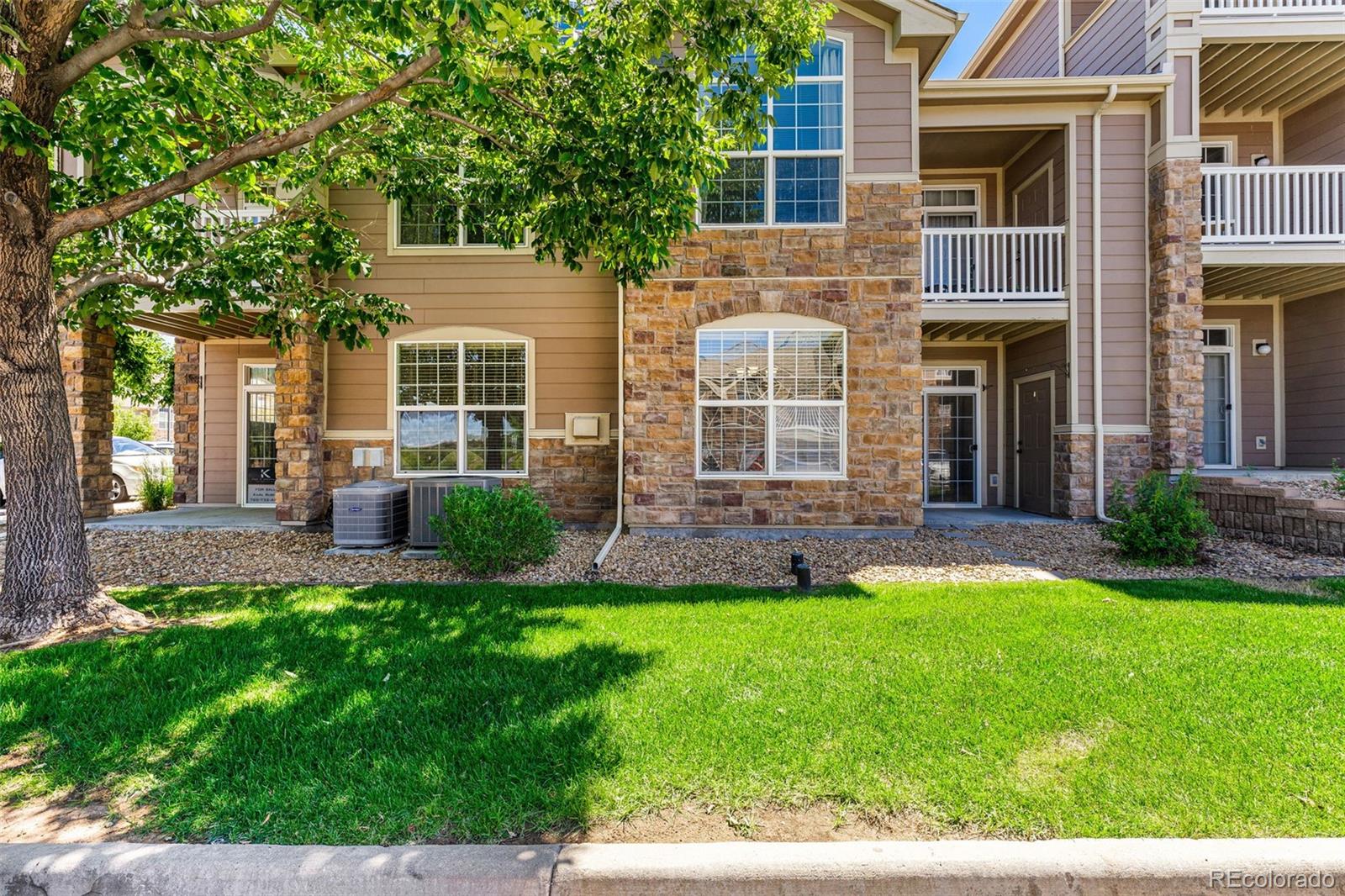 15102 7440 S Blackhawk Street, Sold in Englewood Zoocasa