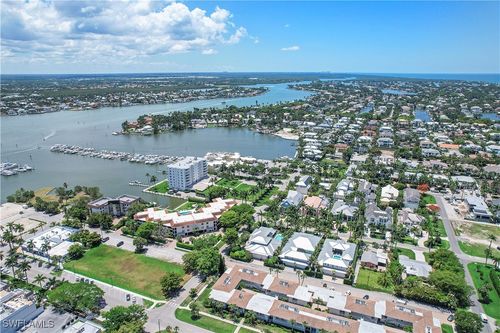 676-676 12th Ave S, NAPLES, FL, 34102-8009 | Card Image