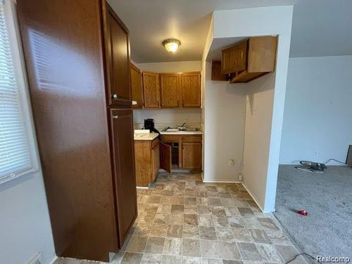 2653 Ackley Ave, Westland, MI, 48186-4483 | Card Image
