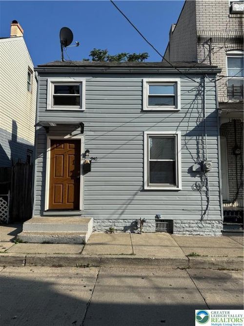 940 Oak St, Allentown, PA, 18102-3923 | Card Image