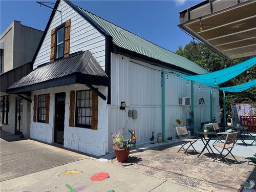 113 E Main St, Pilot Mountain, NC, 27041-8518 | Card Image