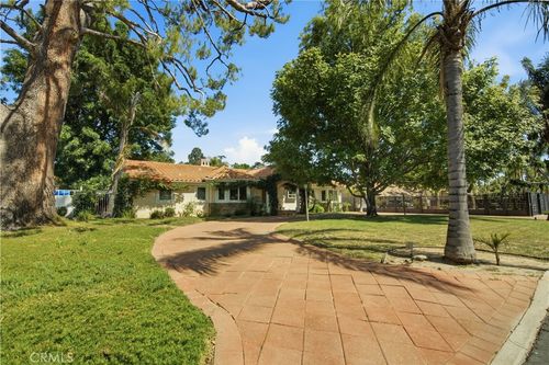 8836 Enfield, Northridge, CA, 91325 | Card Image