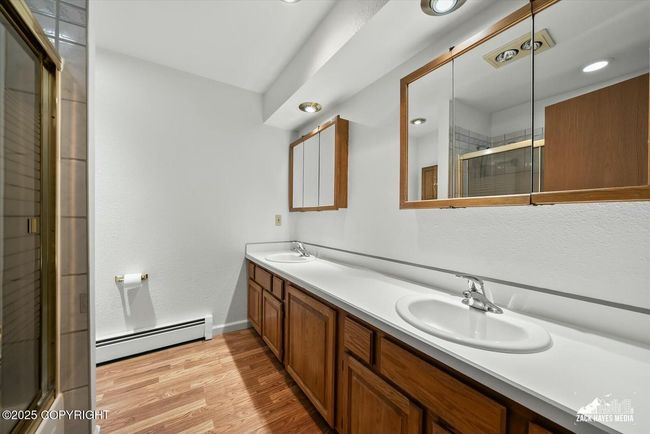 Bathroom 1 | Image 16