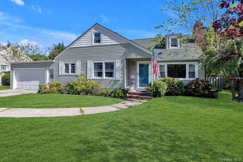 55 Bayside Ave, Amityville, NY, 11701-3652 | Card Image
