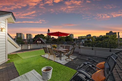 2009 N Cambridge Avenue, Milwaukee, WI, 53202 | Card Image