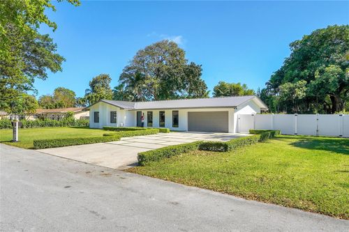 8820 Sw 182nd Ter, Palmetto Bay, FL, 33157-5950 | Card Image