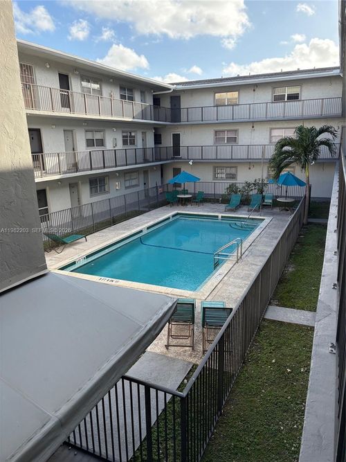 apt-212-16215 Ne 18th Ct, North Miami Beach, FL, 33162-4861 | Card Image
