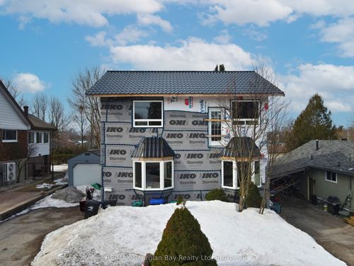540 Johnson St, Midland, ON, L4R2Z2 | Card Image