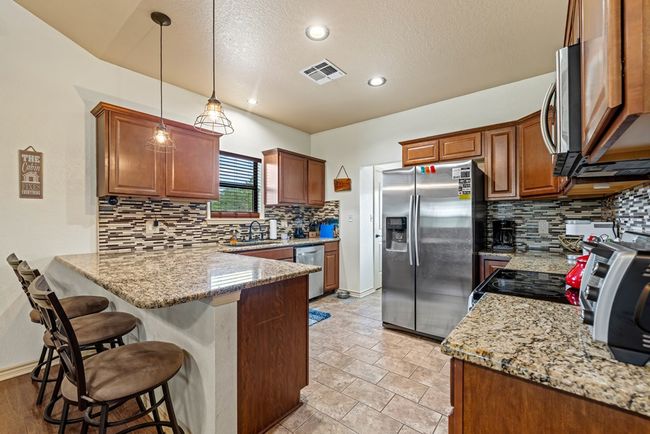 221 Coyote Trl, Home with 2 bedrooms, 2 bathrooms and 2 parking in Harper TX | Image 5