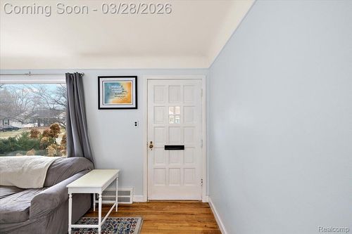 26097 Brettonwoods St, Madison Heights, MI, 48071-3550 | Card Image